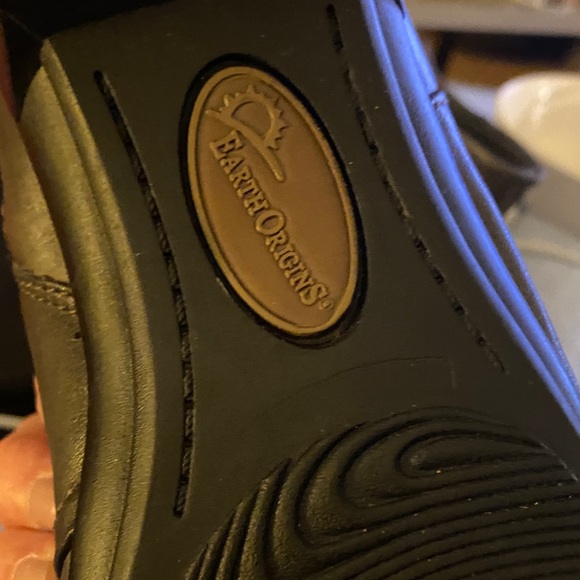 Earth Origins greyLeather Ankle Boots New no tags - Picture 3 of 10